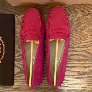 New In Box pink suede Tod’s moccasins